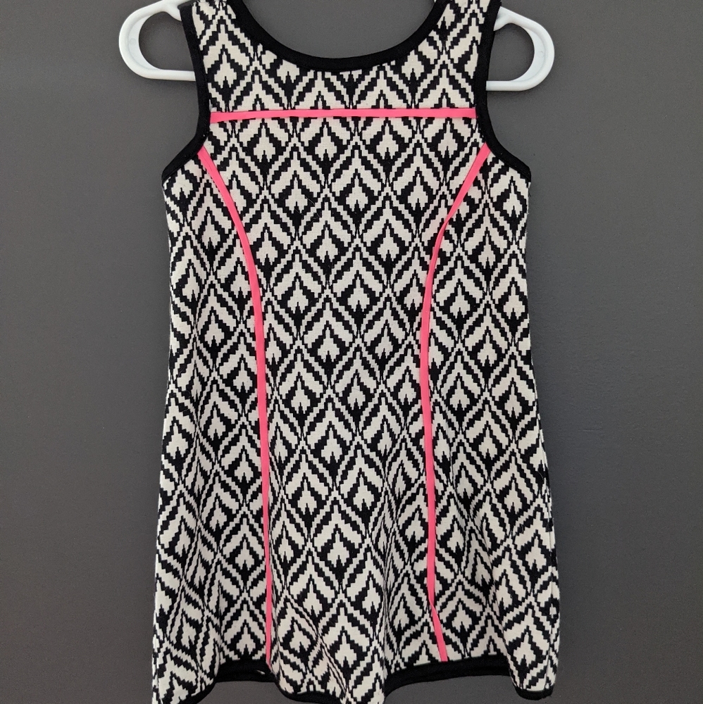 Black & white patterned sleeveless dress